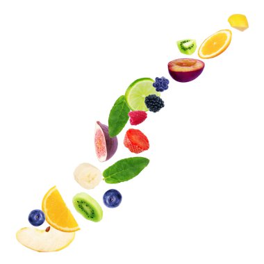 Beyaz bir arka plan üzerinde izole uçan gibi çeşitli meyve