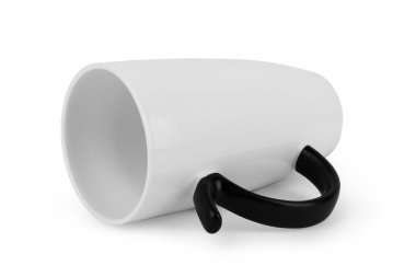 Beyaz seramik kupa. beyaz izole.