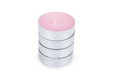 Tipik alüminyum yanan çay muma gölge yansıması ile beyaz arka plan üzerinde izole. Çay mum alevi ve siyah fitil ile