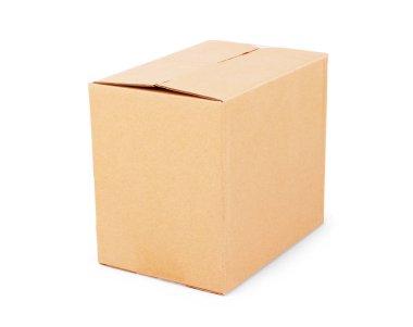 Karton kutu beyaz üzerinde izole