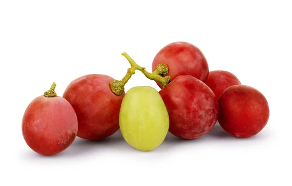 Weiße Und Rote Trauben Auf Weißem Hintergrund — Stockfoto