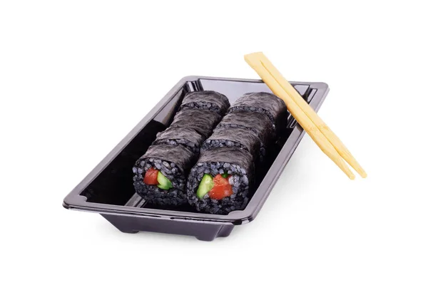 在白色背景上用筷子放在塑料容器里的送寿司 — 图库照片
