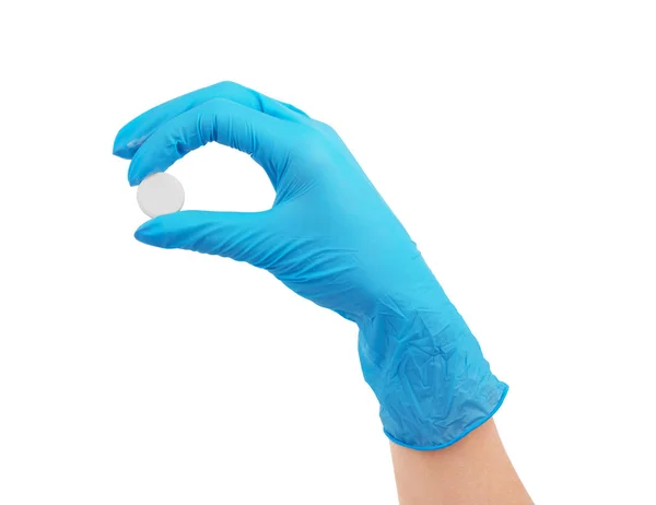 Mão Segurando Uma Pílula Luvas Médicas Fundo Branco — Fotografia de Stock