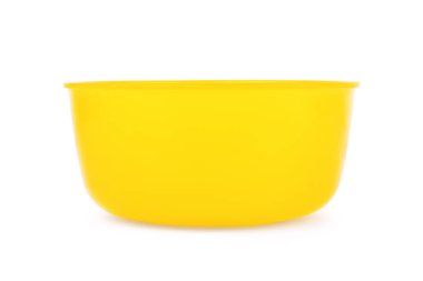 Beyaz bir arka plan üzerinde boş bir plastik kase