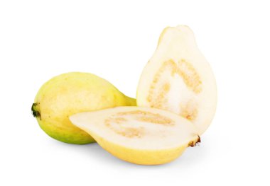 Guava beyaz arkaplanda izole edildi