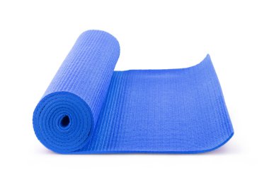 Mavi renk yoga arka plan üzerinde mat