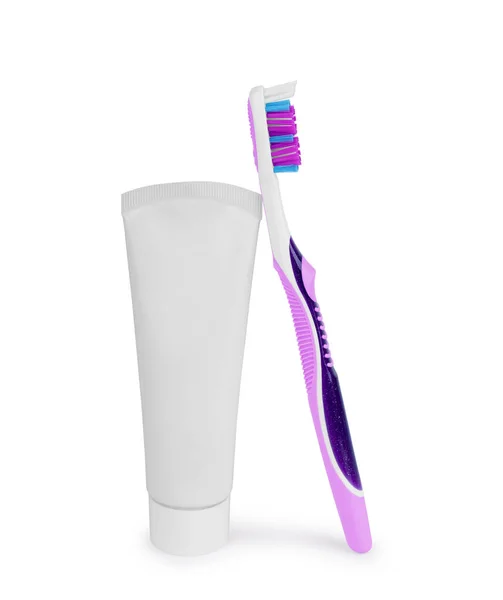 Tandborste och klistra in i ett rör på en vit bakgrund — Stockfoto