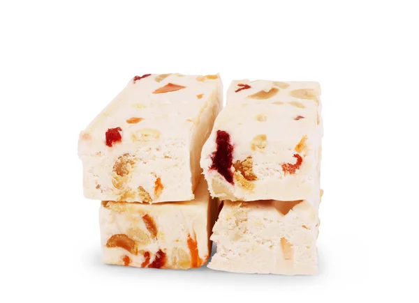 Nougat doux français à la fraise et amandes isolées — Photo