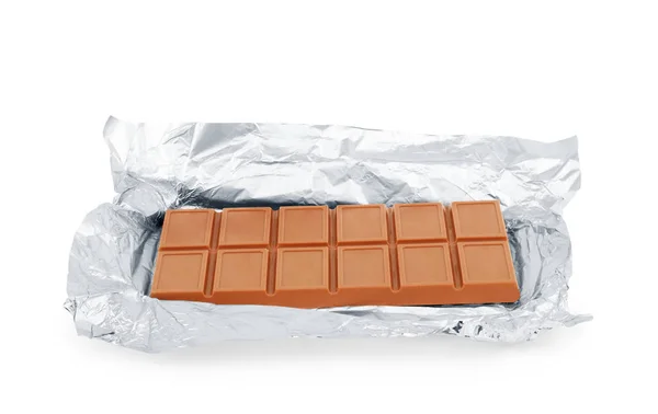 Шоколадная плитка на белом фоне — стоковое фото