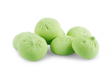 beyaz backgro izole yaprak maydanoz ile bir tabak üzerinde khinkali