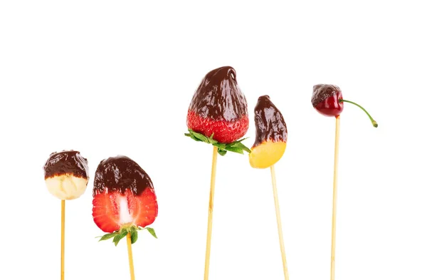 Choklad täckt mat på fondue pinne — Stockfoto