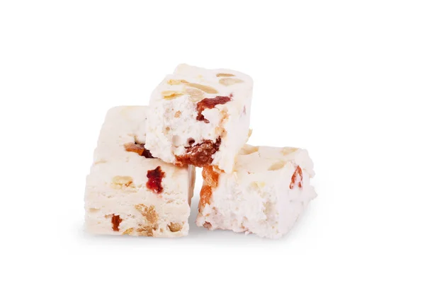 Nougat aux noix et fruits confits sur fond blanc — Photo