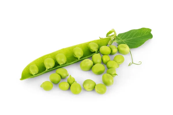 Guisantes verdes frescos aislados sobre un fondo blanco —  Fotos de Stock