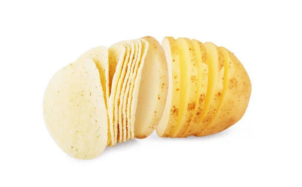 Batatas picadas se tornam batatas fritas isoladas em backgrou branco — Fotografia de Stock