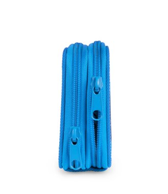 Beyaz arka planda kalem ve kalem kılıfı