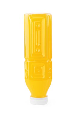 Beyaz şişedeki portakal suyu izole edilmiş.