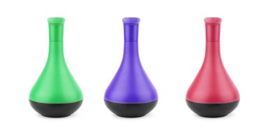 Beyaz arka planda izole edilmiş plastik sprey şişesi
