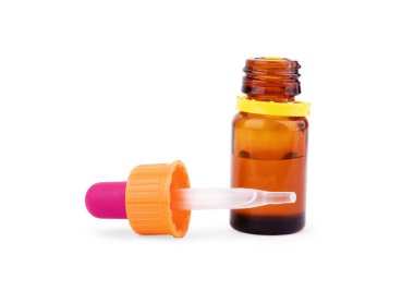 Etiketli, izole edilmiş, kırpma yolu olan eski moda ilaç şişesi..