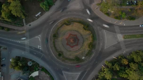 4k vista aérea timelapse de carretera con coches circulares . — Vídeos de Stock