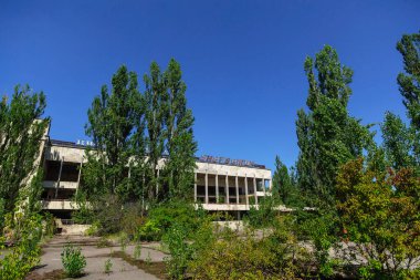 Terk edilmiş hayalet kasaba Pripyat, Çernobil NPP yabancılaşma bölgesinde Kültür Sarayı. Kültür Enerjisi Sarayı üzerine yazıtlar