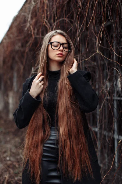 Young Beautiful Fashionable Woman Long Hair Dreaming Eyeglasses Female Fashion — Stock Photo, Image