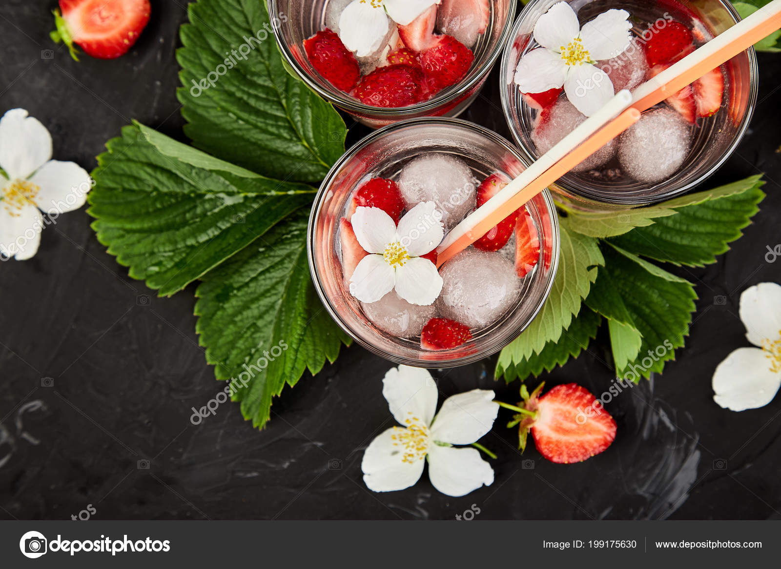 Fraise Detox Eau Avec Fleur Jasmin Boisson été Glacée Thé
