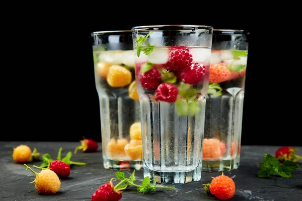 Agua Aromatizada Con Infusión Desintoxicación Con Tres Colores Frambuesa Rojo — Foto de Stock