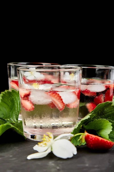 Aardbei Detox Water Met Jasmijn Bloem Zomer Iced Drankje Thee — Stockfoto