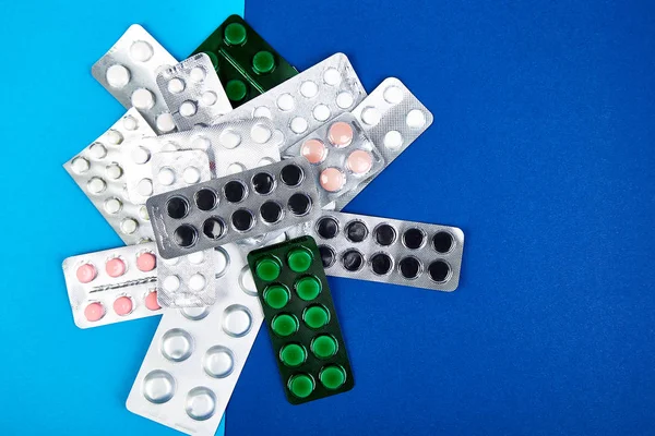 Prášky Tablety Puchýř Modrém Pozadí Pojetí Zdravotní Péče Byt Leží — Stock fotografie