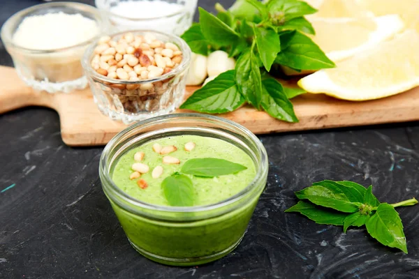 Olasz Ételeket Házi Pesto Szósz Üvegedénybe Alapanyagokból Pesto Mártás Egy — Stock Fotó