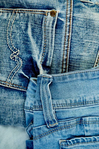 Pantalones Vaqueros Femeninos Masculinos Azules Denim Sobre Fondo Papel Amarillo — Foto de Stock