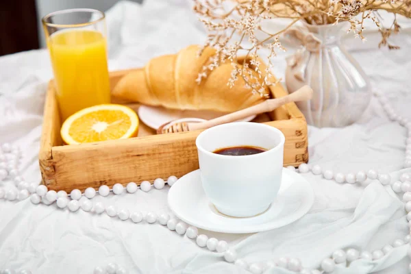 Buongiorno Ciao Colazione Continentale Lenzuola Bianche Tazza Caffè Succo Arancia — Foto Stock
