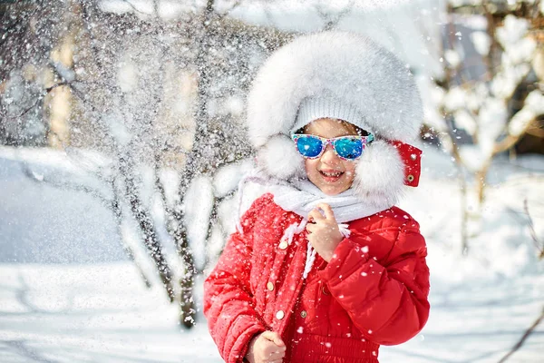 Ritratto Graziosa Bambina Inverno Divertiti Goditi Neve Fresca Una Bella — Foto Stock