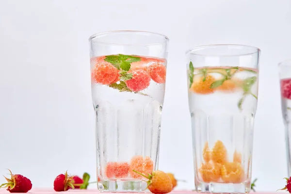 Agua Aromatizada Con Infusión Desintoxicación Con Tres Colores Frambuesa Rojo — Foto de Stock