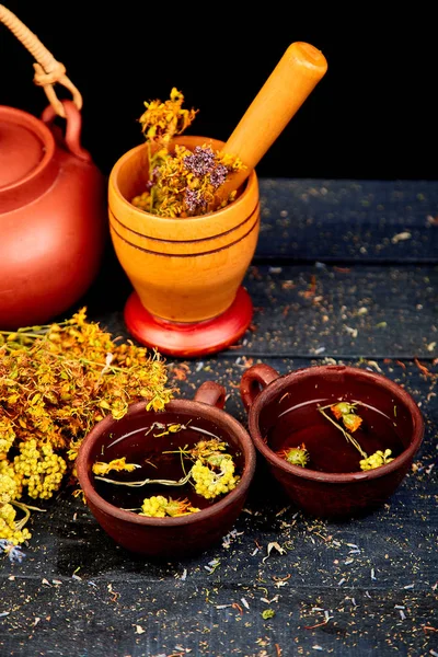 Cup Herbal Tea Tutsan Sagebrush Oregano Helichrysum Lavender Brown Teapot — Stock Photo, Image