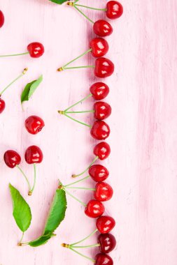 Olgun Kiraz çilek ve vişne renkli parlak desen yaprak