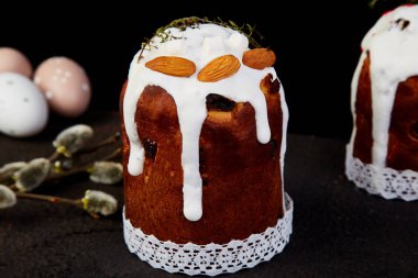 Mutlu Paskalya, Paskalya kompozisyon Ortodoks tatlı pasta ile,