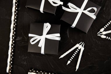 Hediye kutuları ile ayarlanmış doğum günü veya Parti aksesuarları