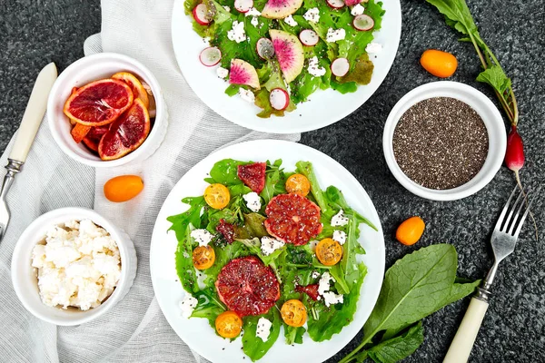 Mélanger les salades. Vegan, végétarien, manger propre, régime, concept alimentaire . — Photo