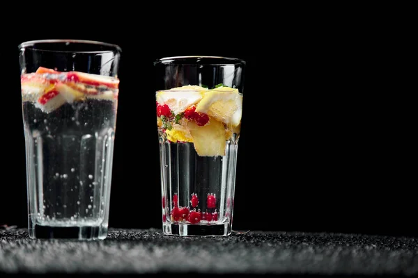 Scala Aan Detox Water Doordrenkt Met Kiwi Appel Lavendel Gember — Stockfoto