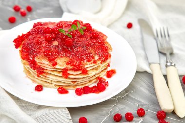 Reçel - berry, kartopu, kızılcık ile Amerikan gözleme