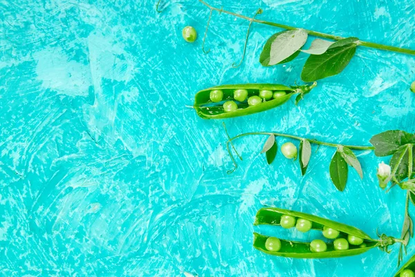 Flache Lagekomposition mit köstlichen frischen grünen Erbsen — Stockfoto