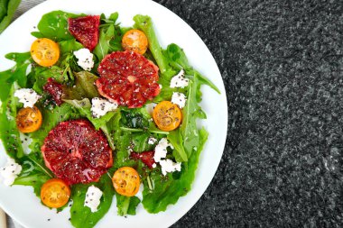 Taze narenciye salatası. Vegan, Vejetaryen, temiz yemek, diyet, gıda konsepti.