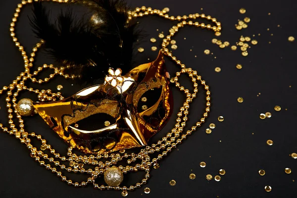 Siyah Altın Karnaval Maskesi Üstten Görünüm Maskeli Balo Arka Plan — Stok fotoğraf