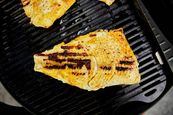 Gegrilde Snoek Filet Gasgrill Gegrilde Zeevruchten Barbecue Vissen Kopieer Ruimte — Stockfoto