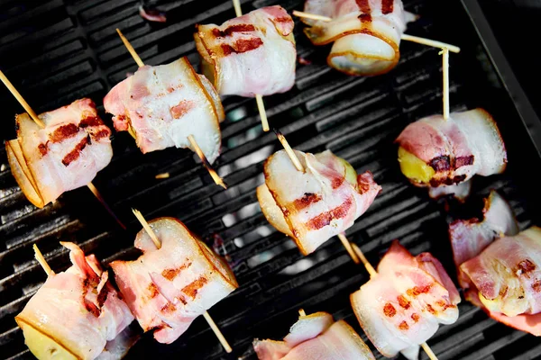 Pomme Terre Grillée Avec Bacon Sur Gril Gaz Nourriture Grillée — Photo