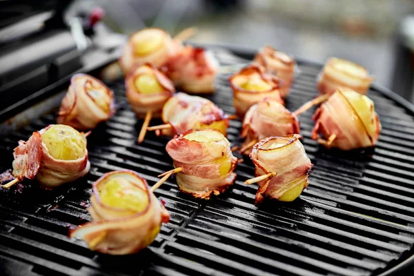 Patata Parrilla Con Tocino Parrilla Gas Comida Plancha Barbacoa Copiar —  Fotos de Stock