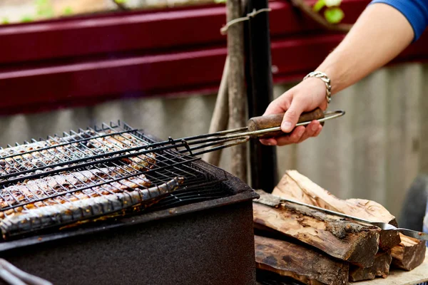 Men Grilling Fish Mackerel Barbecue Cooked Grill Open Air Flow — Stock Photo, Image