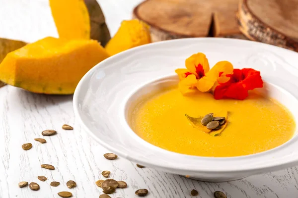 Ukrainian Cuisine Pumpkin Puree Soup Cream Pumpkin Seeds Flowers White — Stock Photo, Image