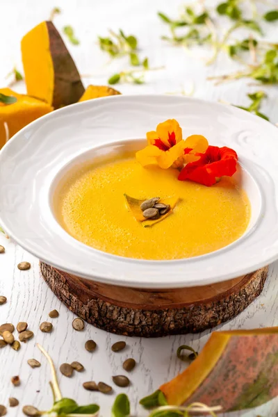 Ukrainian Cuisine Pumpkin Puree Soup Cream Pumpkin Seeds Flowers White — Stock Photo, Image
